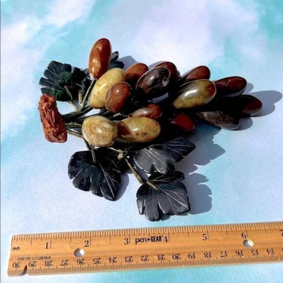 Vintage Cluster Of Jade And Other Semi-Precious Stone Grapes - Picture 9 of 11